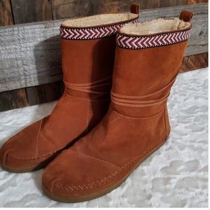 TOMS Nepal moccasin boots